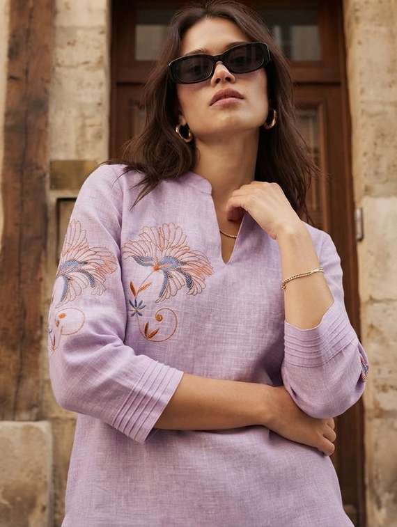 Women Embroidered Three Quarter Sleeves Straight Kurti - 22719515 -  Standard Image - 1