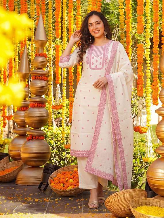 Women Self Design Three Quarter Sleeves Kurta Pant Set With Dupatta - 22719613 -  Standard Image - 1