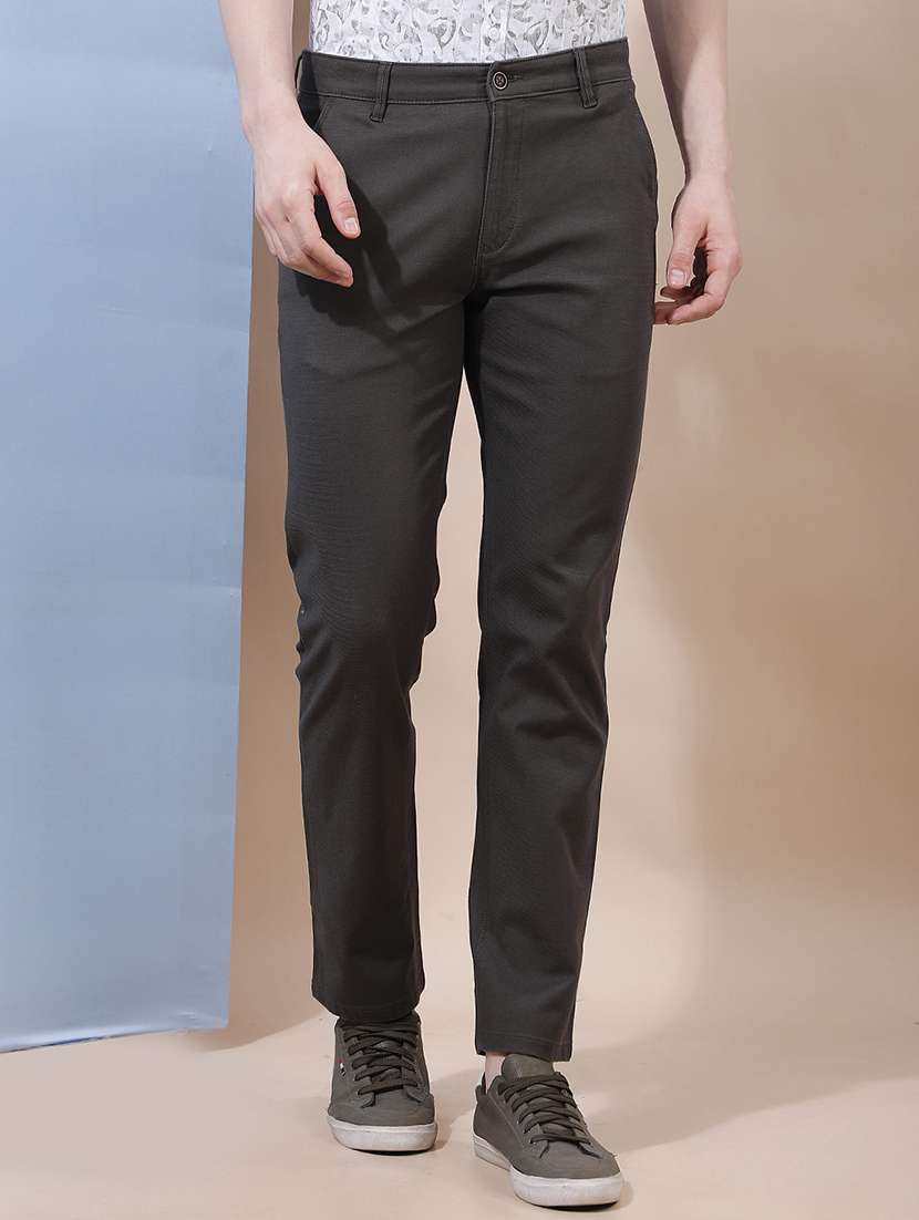 men solid mid rise chinos casual trouser