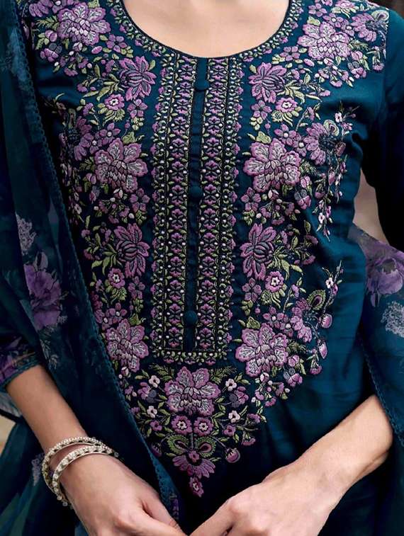 Women Embroidered Three Quarter Sleeves Kurta Pant Set With Dupatta - 22722105 -  Standard Image - 1