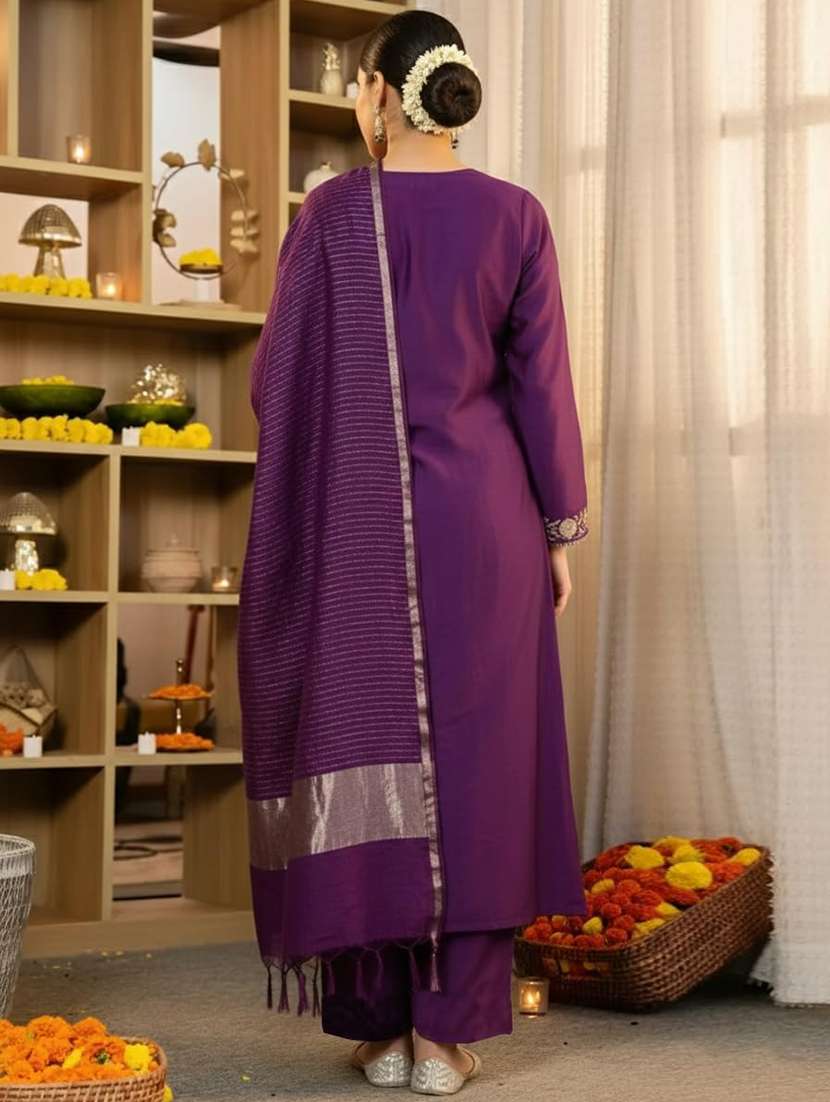 Women Embroidered Three Quarter Sleeves Kurta Pant Set With Dupatta - 22723132 -  Standard Image - 4