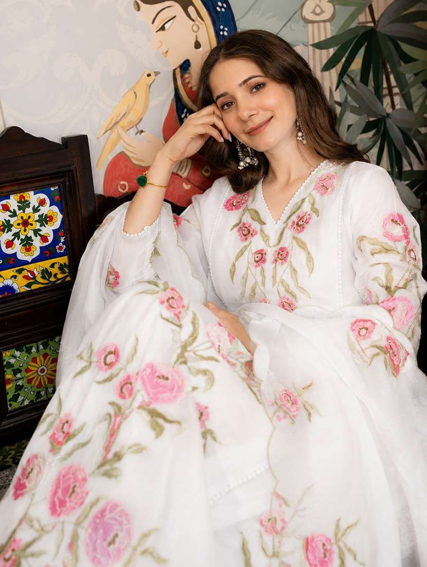 Women Embroidered Three Quarter Sleeves Kurta Pant Set With Dupatta - 22723149 -  Standard Image - 1