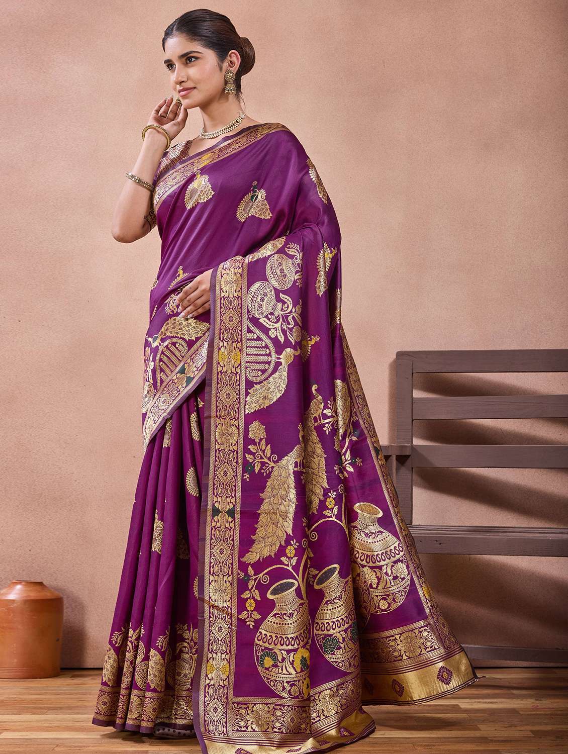 Women Self Design Banarasi Saree With Blouse - 22723226 -  Standard Image - 4