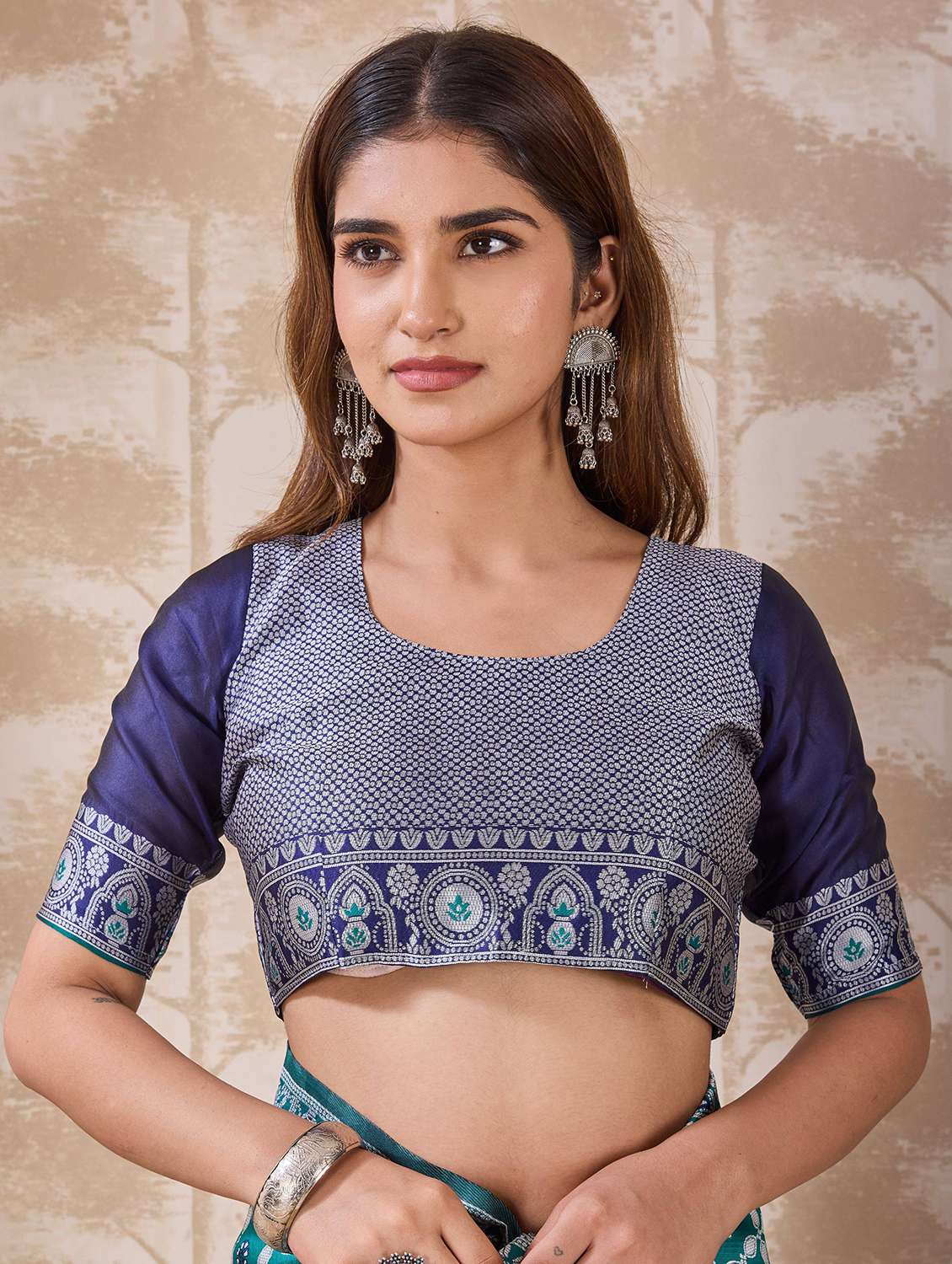 Women Self Design Banarasi Saree With Blouse - 22723232 -  Standard Image - 4