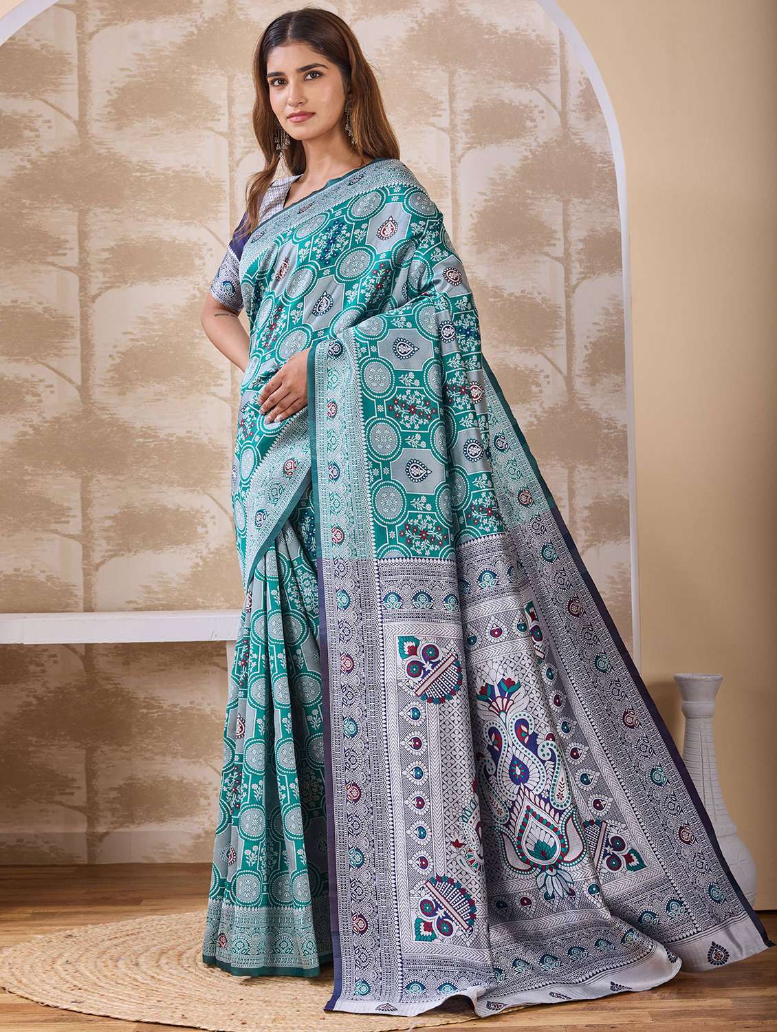 Women Self Design Banarasi Saree With Blouse - 22723235 -  Standard Image - 4
