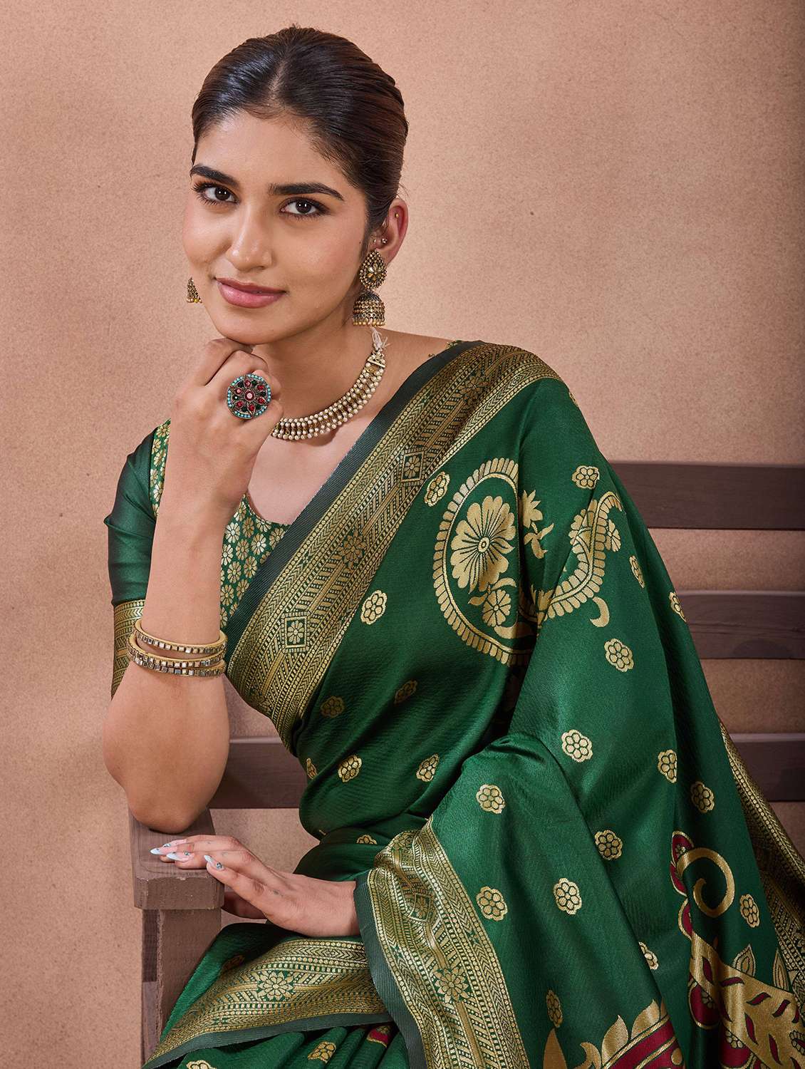 Women Self Design Banarasi Saree With Blouse - 22723237 -  Standard Image - 1