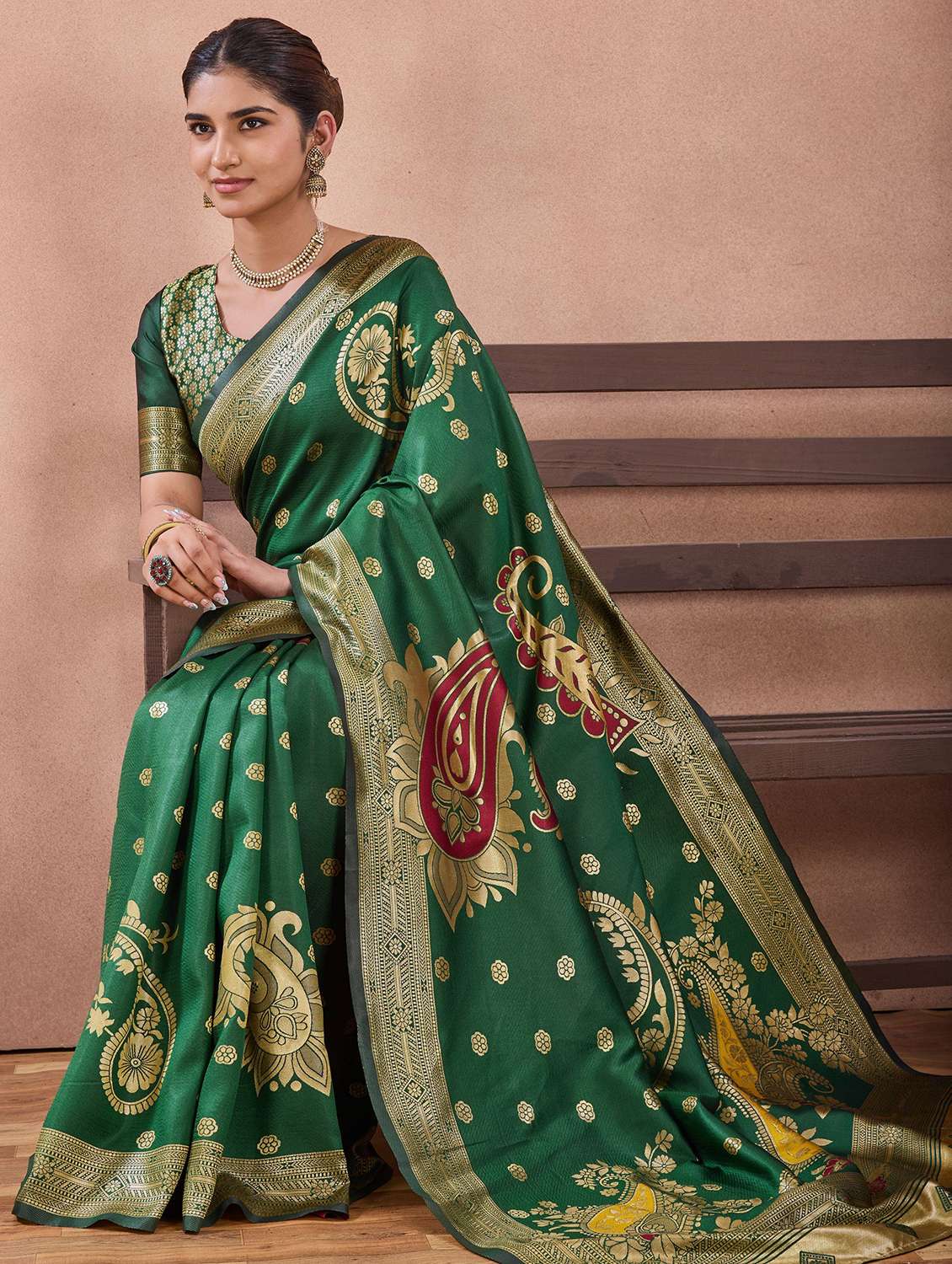 Women Self Design Banarasi Saree With Blouse - 22723237 -  Standard Image - 4