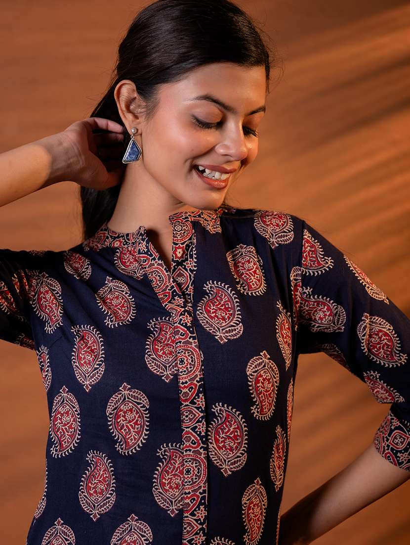 Women Printed Three Quarter Sleeves Straight Kurta - 22724853 -  Standard Image - 1