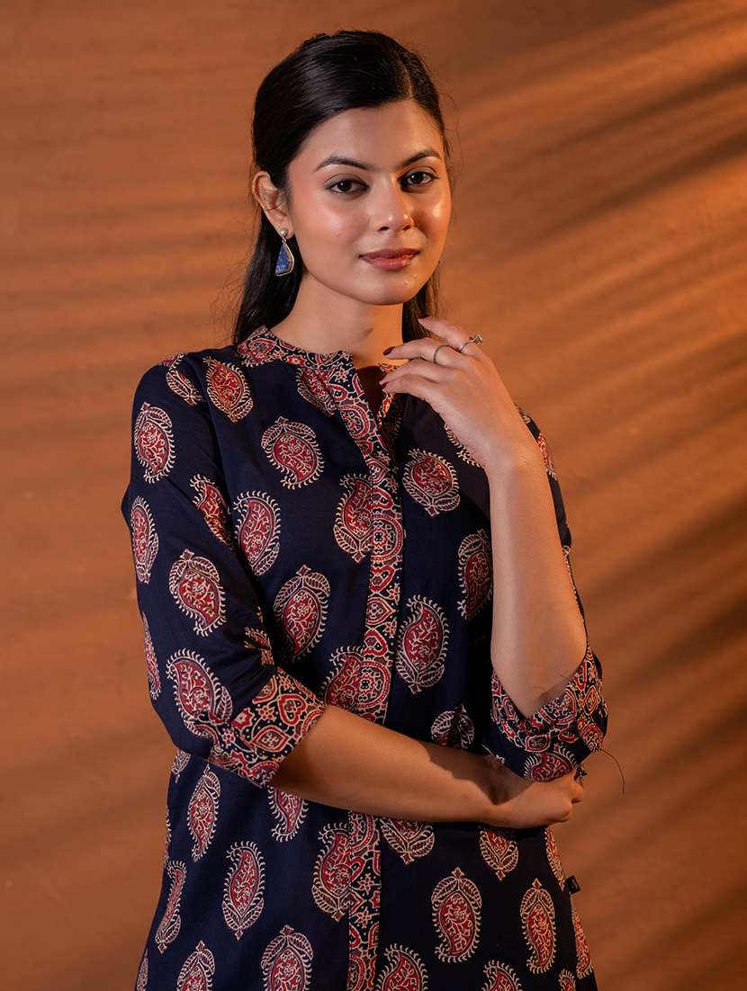 Women Printed Three Quarter Sleeves Straight Kurta - 22724853 -  Standard Image - 4