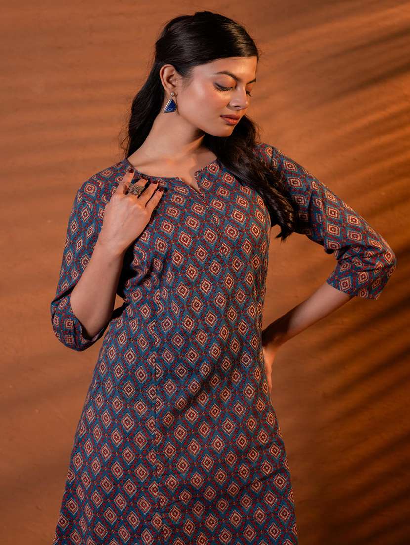 Women Printed Three Quarter Sleeves Straight Kurta - 22724861 -  Standard Image - 1