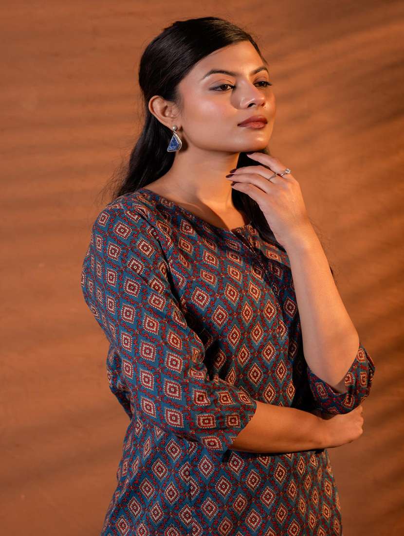 Women Printed Three Quarter Sleeves Straight Kurta - 22724861 -  Standard Image - 4