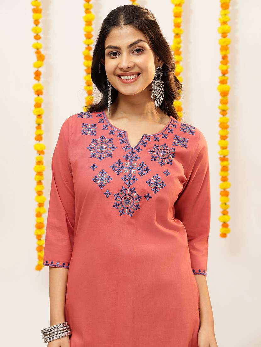 Women Embroidered Three Quarter Sleeves Kurta Pant Set - 22725717 -  Standard Image - 1