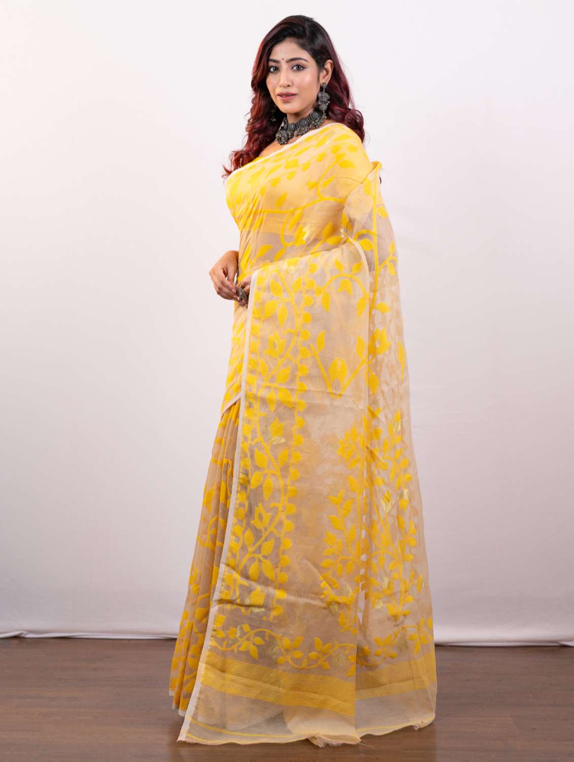 Women Self Design Jamdani Saree With Blouse - 22728810 -  Standard Image - 1
