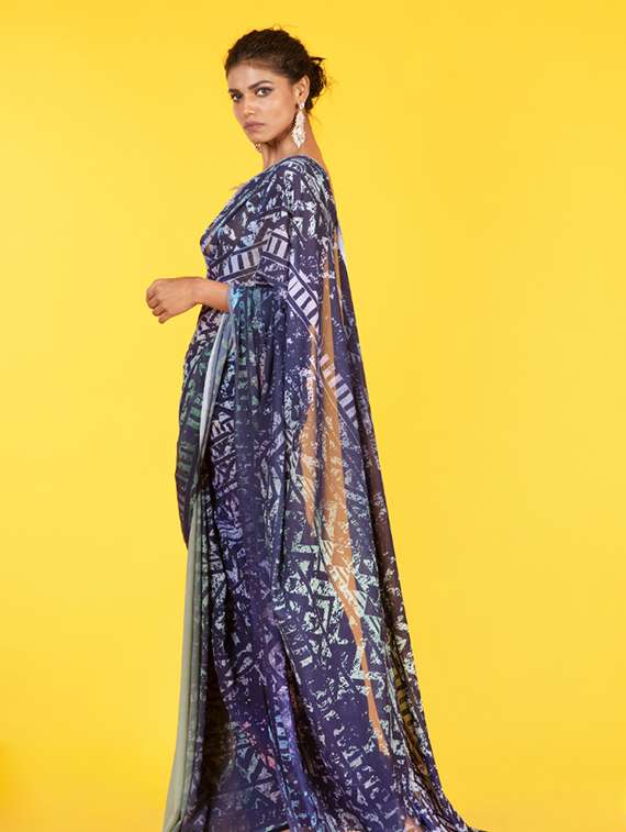 Women Printed Casual Wear Saree With Blouse - 22728870 -  Standard Image - 1