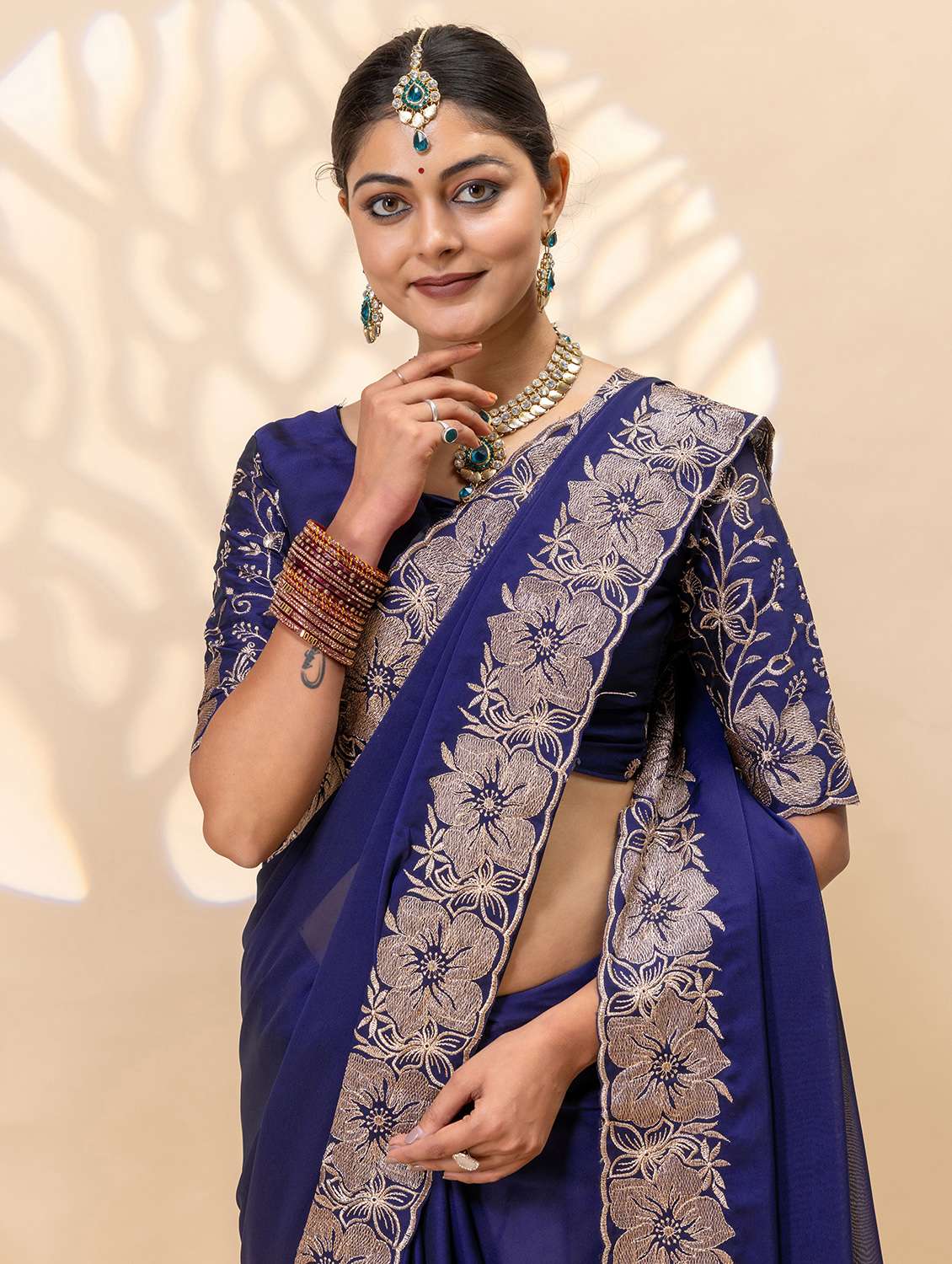Women Solid With Bordered Saree With Blouse - 22729078 -  Standard Image - 1