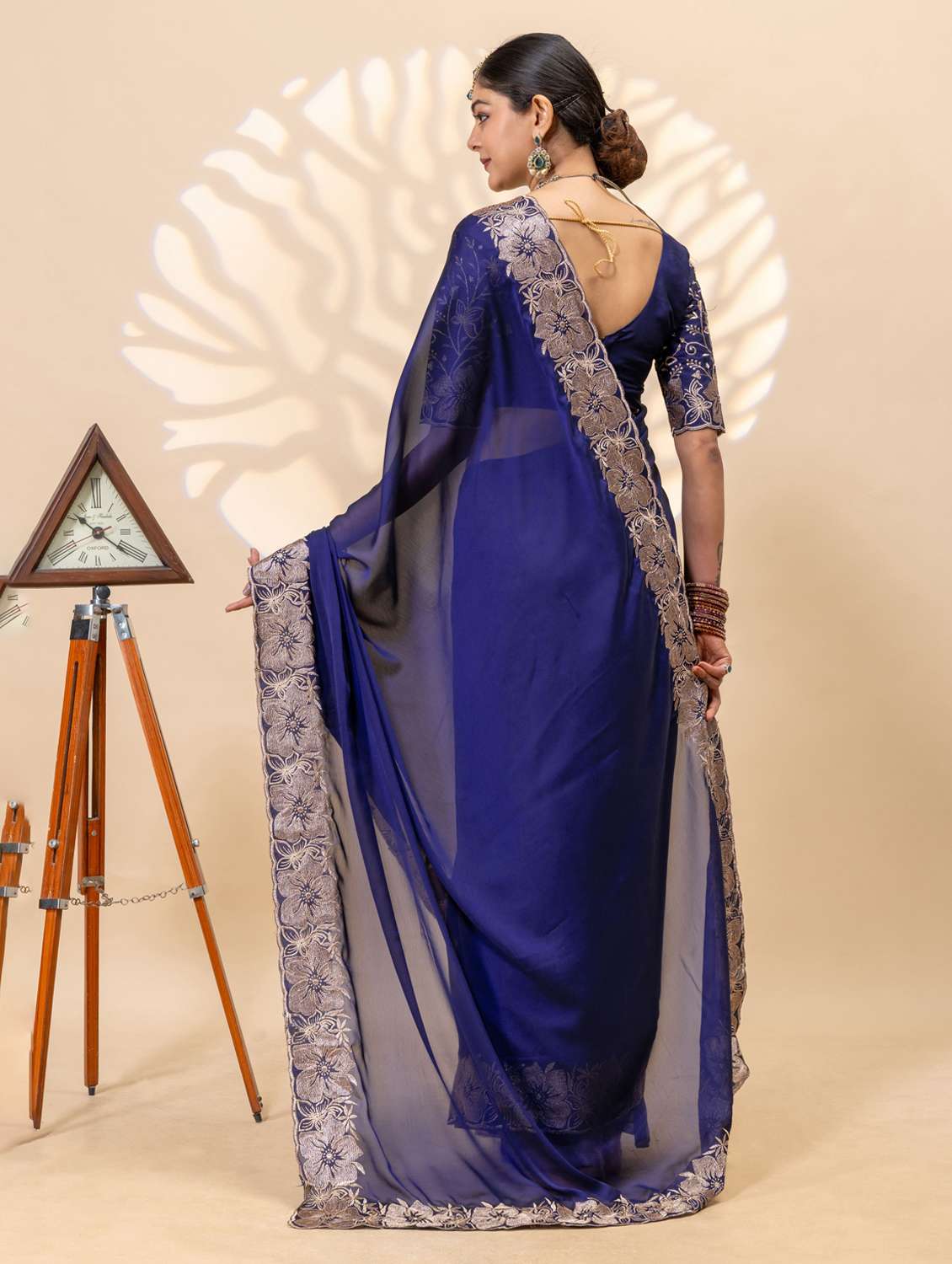 Women Solid With Bordered Saree With Blouse - 22729078 -  Standard Image - 4