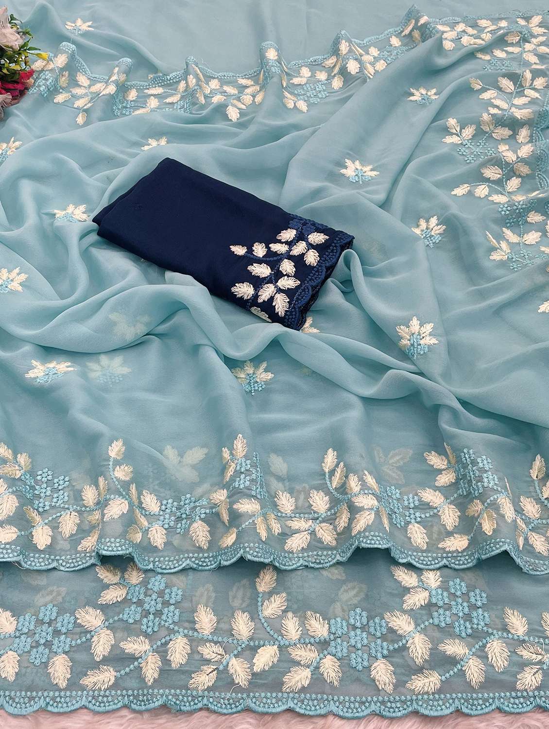 Women Solid With Work Embroidered Saree With Blouse - 22729197 -  Standard Image - 4