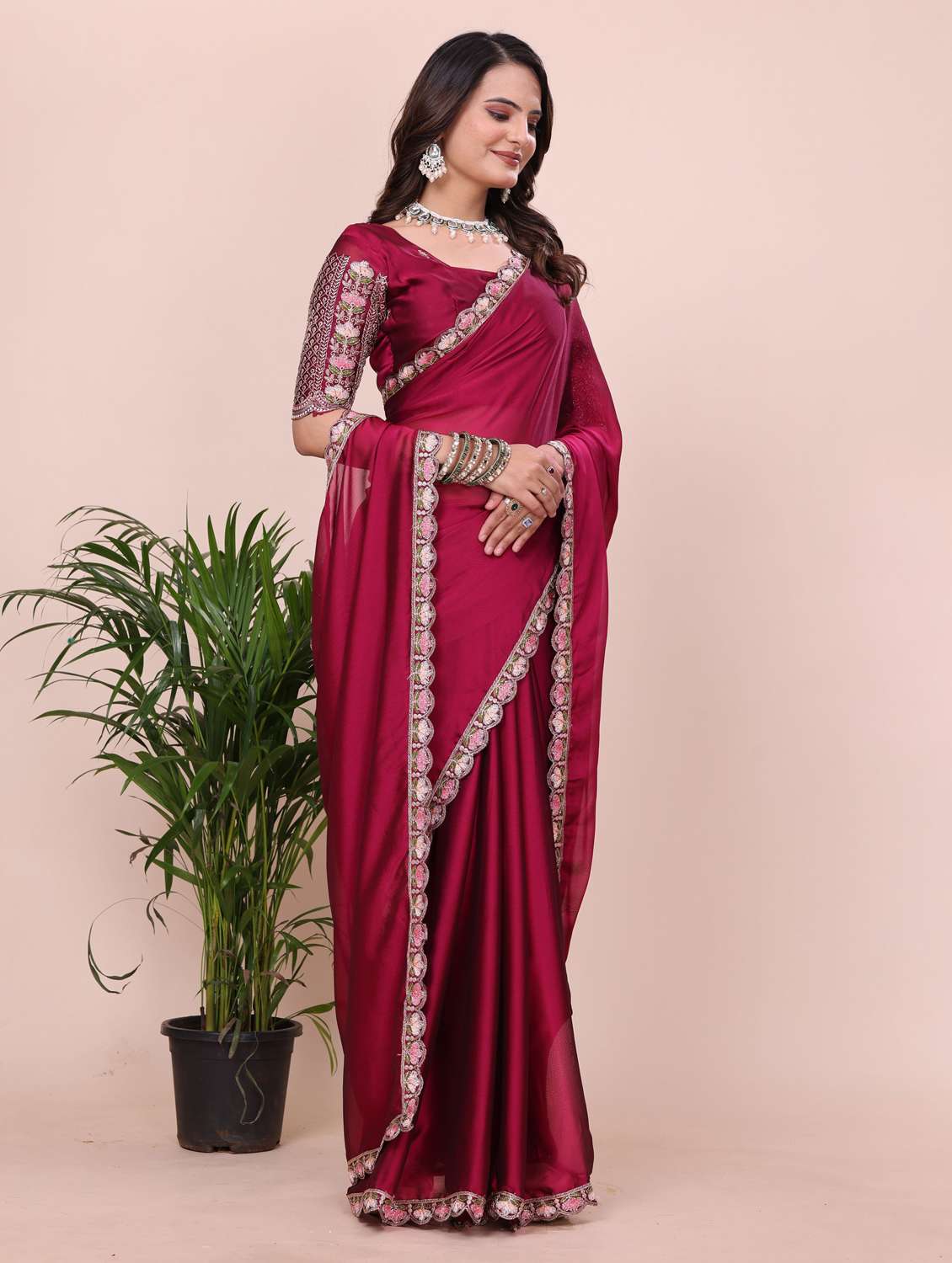 Women Solid With Bordered Saree With Blouse - 22729327 -  Standard Image - 1
