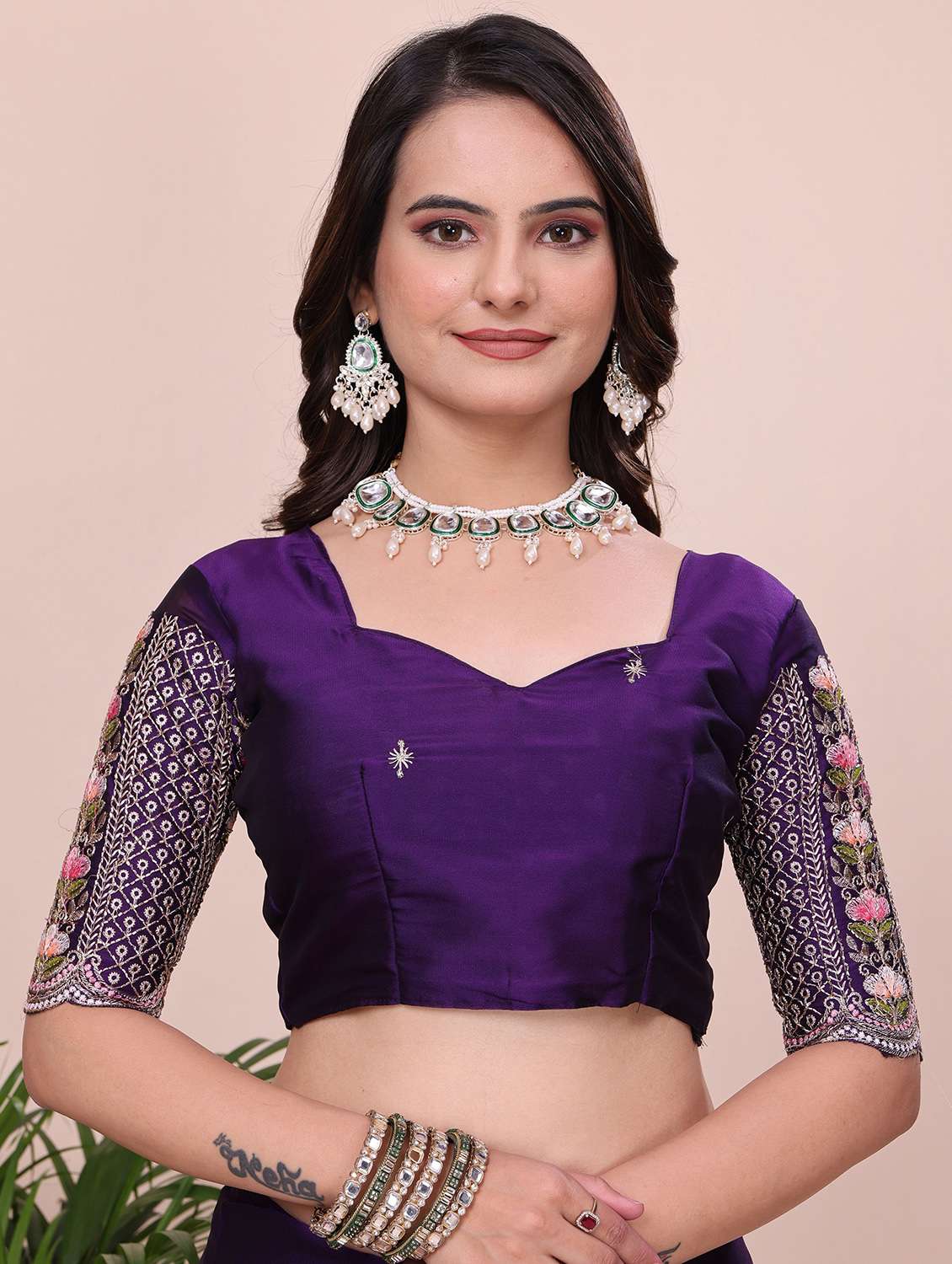Women Solid With Bordered Saree With Blouse - 22729328 -  Standard Image - 4