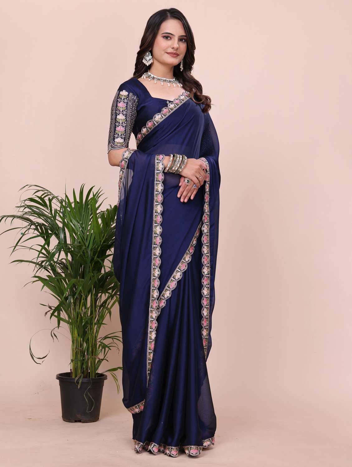 Women Solid With Bordered Saree With Blouse - 22729332 -  Standard Image - 1