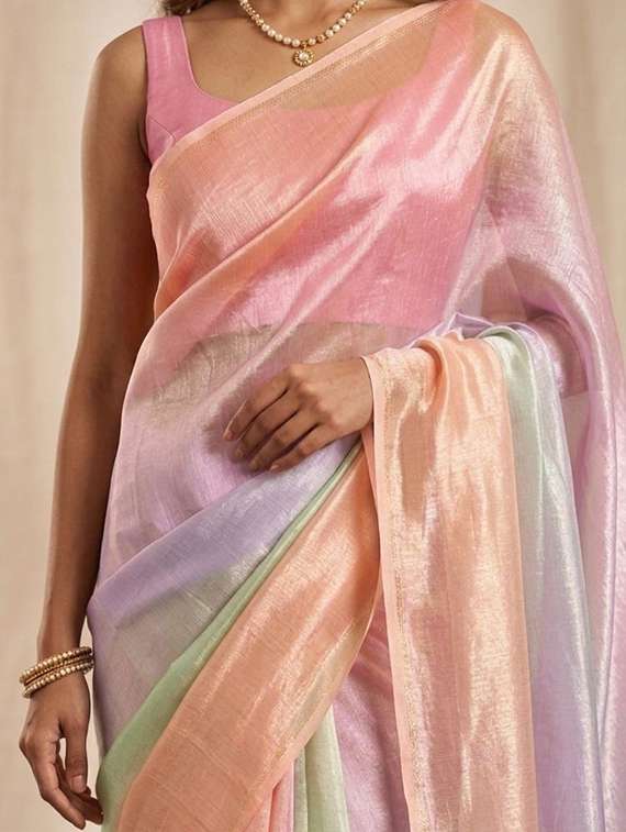 Women Printed Casual Wear Saree With Blouse - 22729472 -  Standard Image - 4