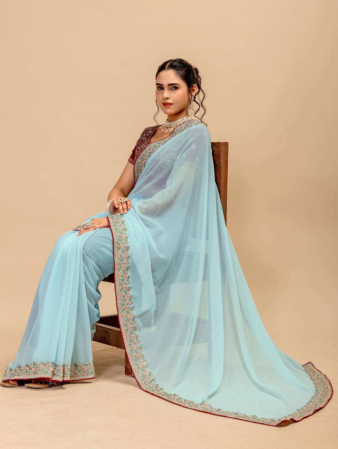 Women Solid With Bordered Saree With Blouse - 22729509 -  Standard Image - 4