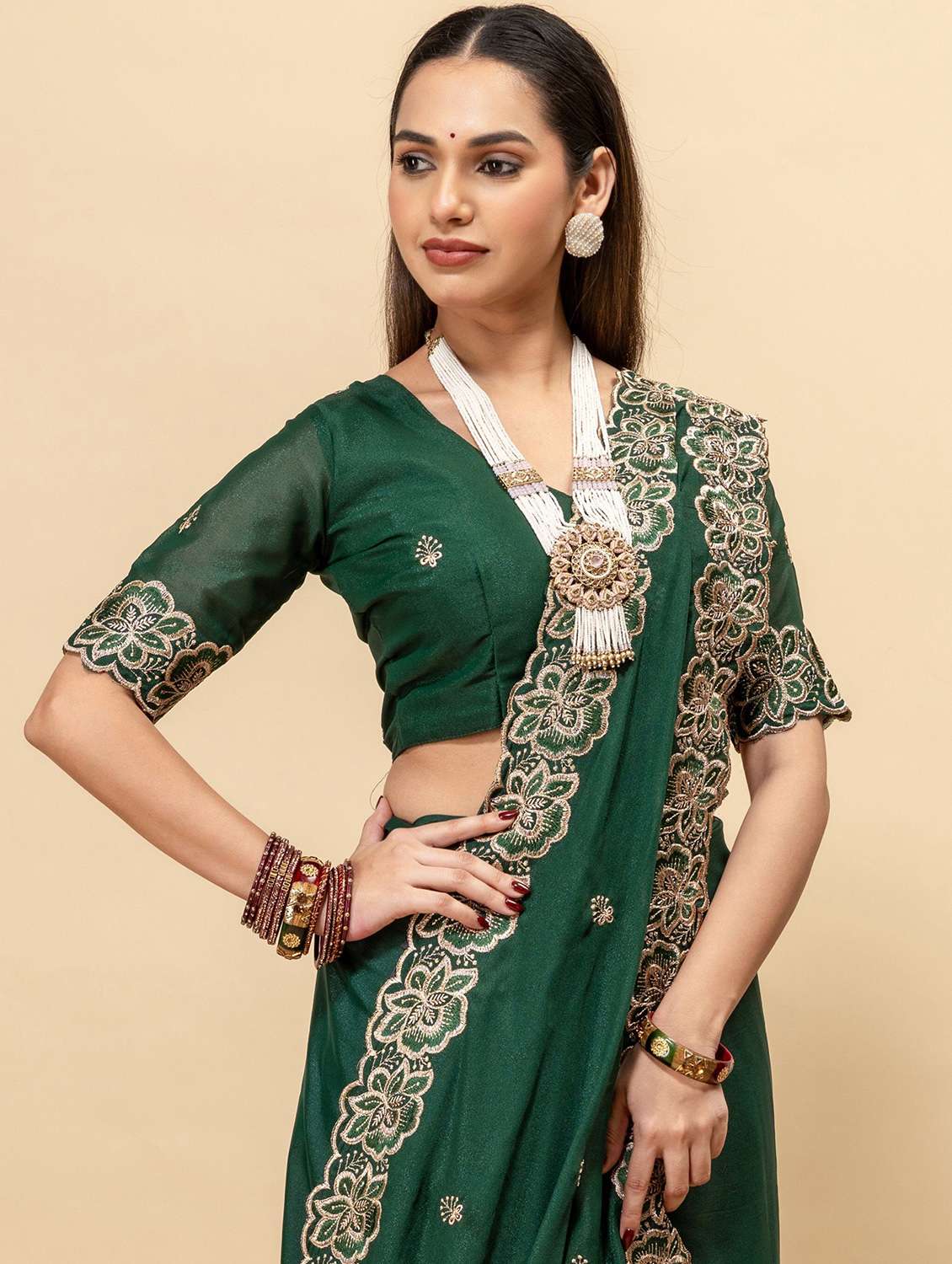 Women Solid With Work Embroidered Saree With Blouse - 22729593 -  Standard Image - 1