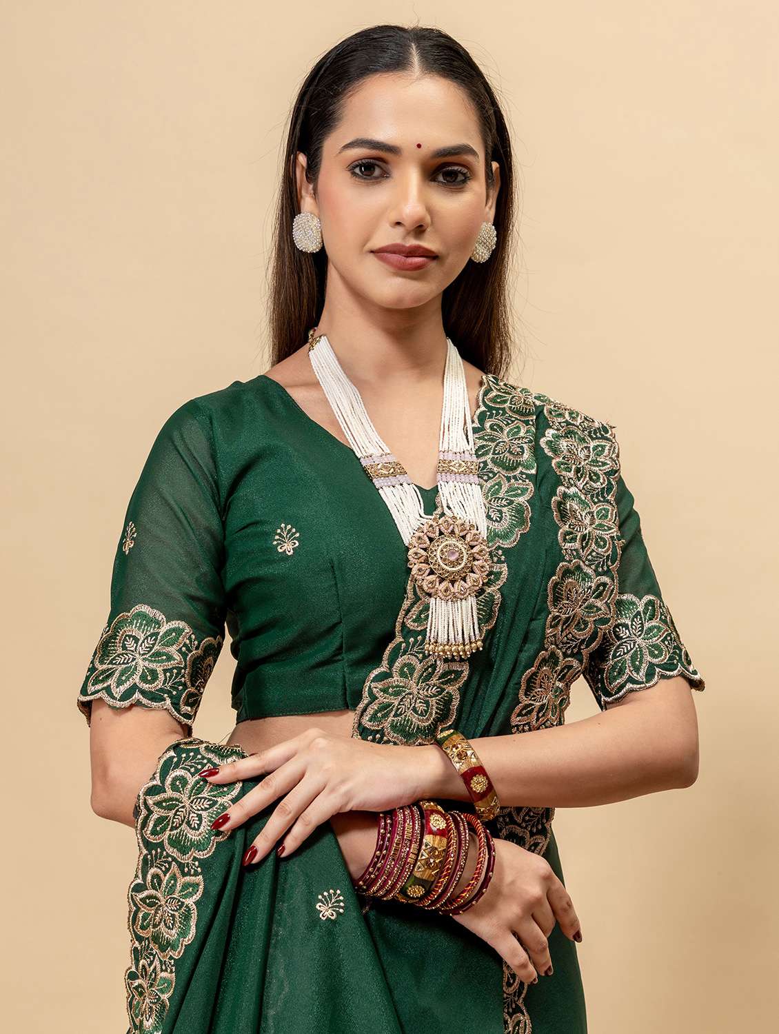 Women Solid With Work Embroidered Saree With Blouse - 22729593 -  Standard Image - 4