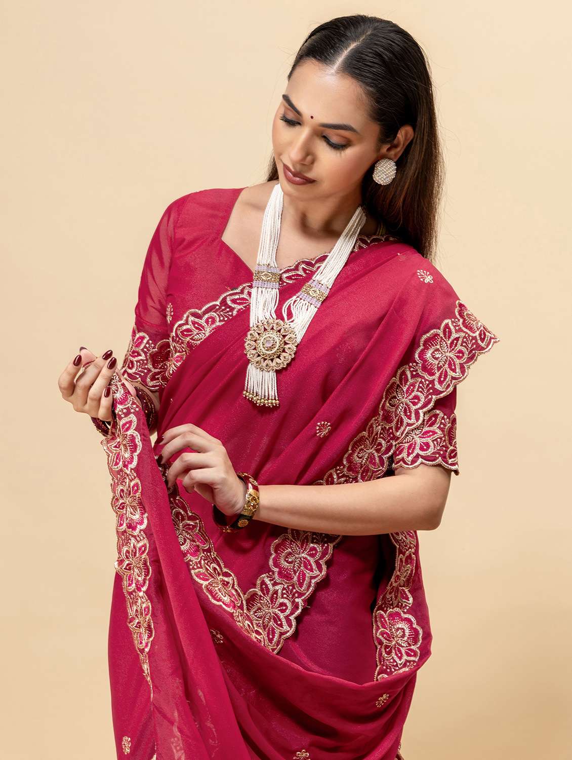 Women Solid With Work Embroidered Saree With Blouse - 22729596 -  Standard Image - 4