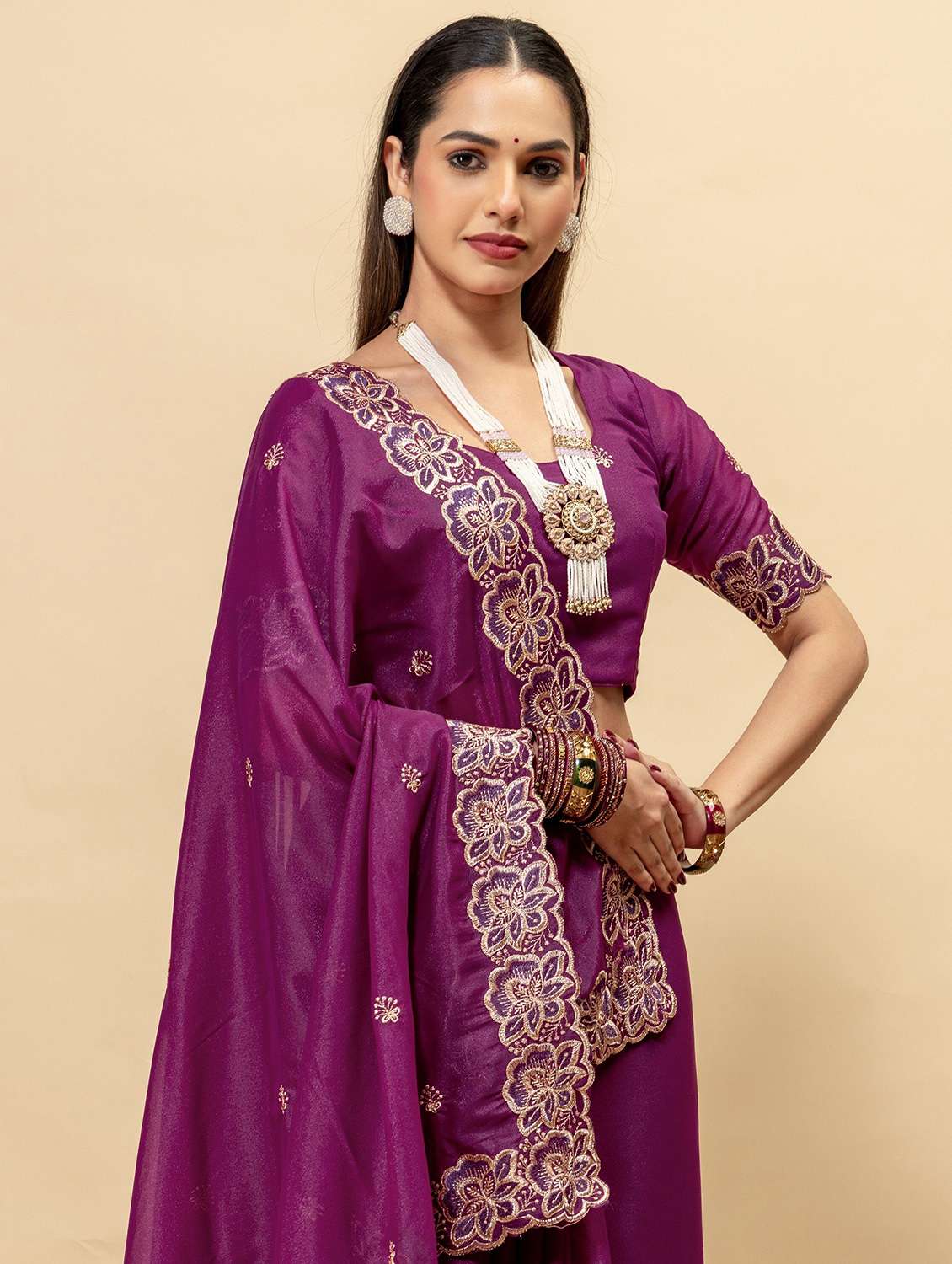 Women Solid With Work Embroidered Saree With Blouse - 22729597 -  Standard Image - 1