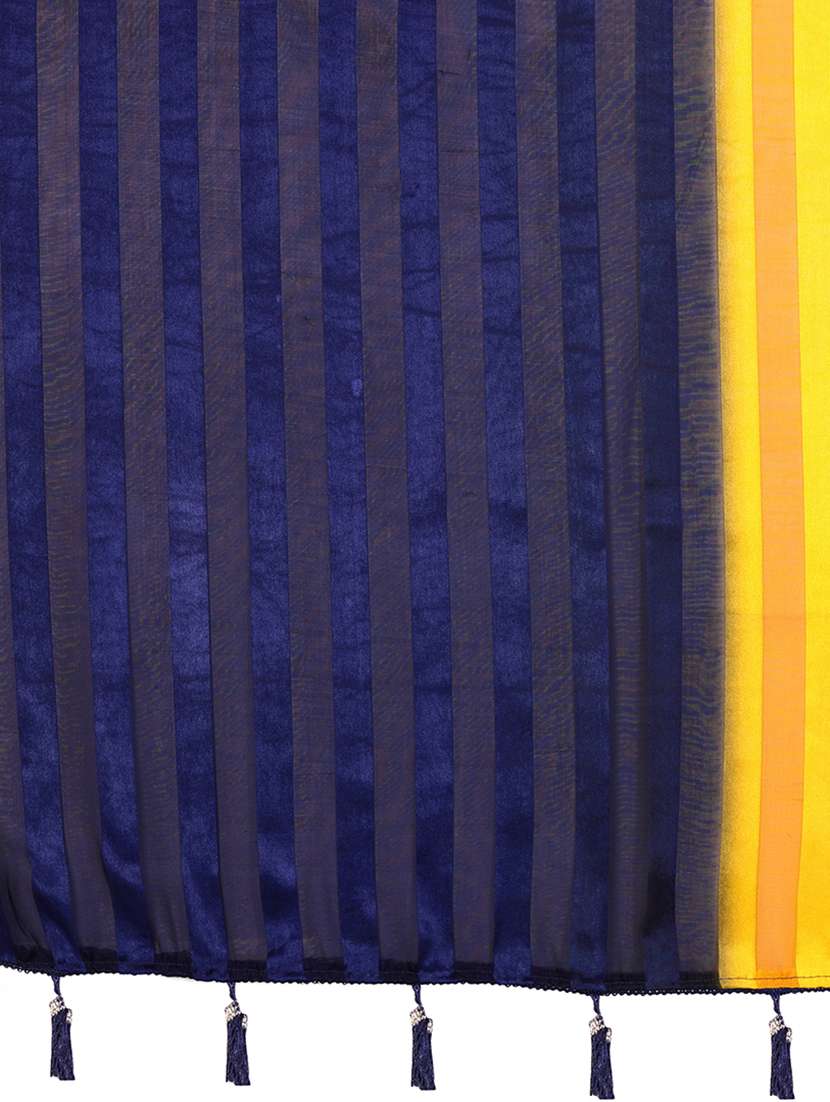 Women Striped Printed Saree With Blouse - 22730867 -  Standard Image - 4