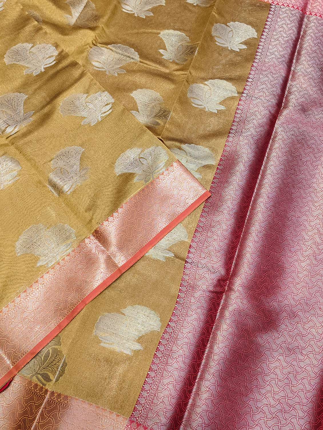 Women Self Design Banarasi Saree With Blouse - 22733182 -  Standard Image - 1