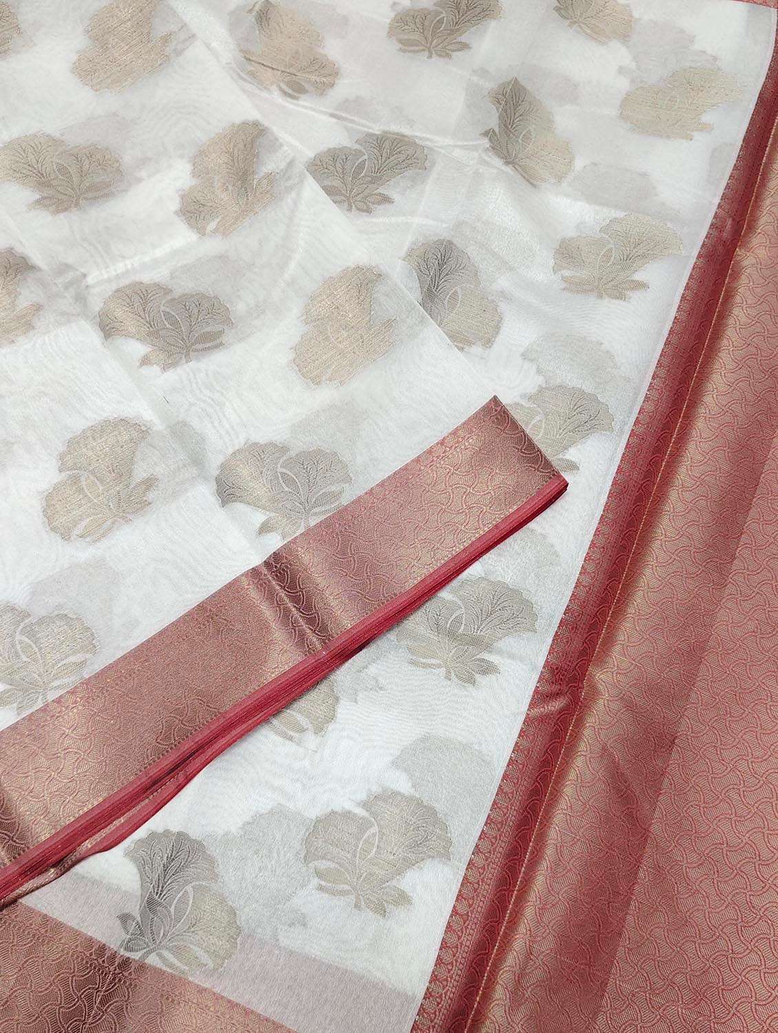Women Self Design Banarasi Saree With Blouse - 22733201 -  Standard Image - 1