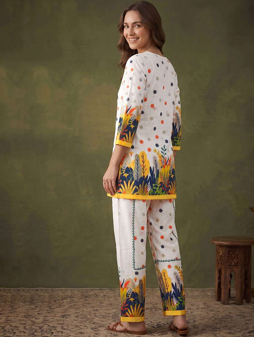 Women Printed Three Quarter Sleeves Ethnic Co-ord Set - 22733493 -  Standard Image - 4
