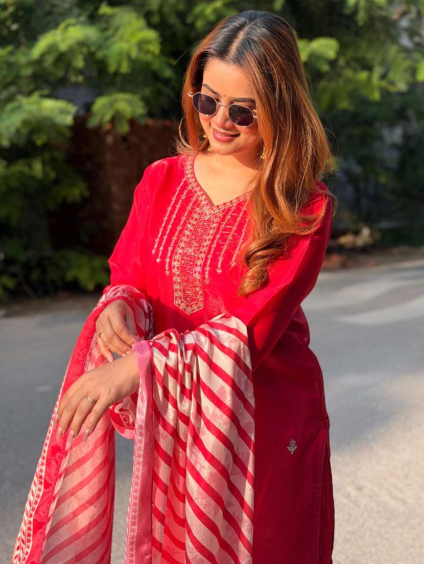 Women Embroidered Three Quarter Sleeves Kurta Pant With Dupatta Set - 22734880 -  Standard Image - 4
