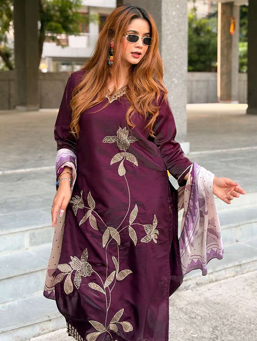 Women Embroidered Three Quarter Sleeves Kurta Pant With Dupatta Set - 22734883 -  Standard Image - 4