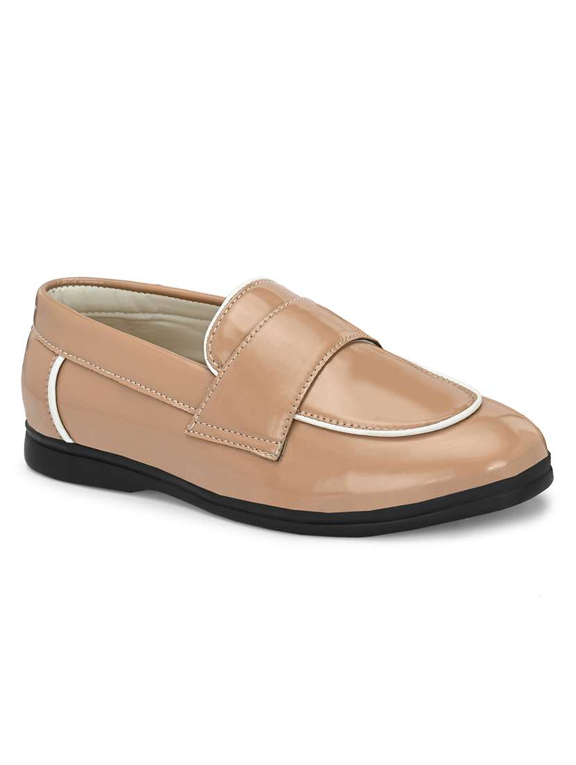 Women Solid Slip On Loafer - 22735181 -  Standard Image - 1