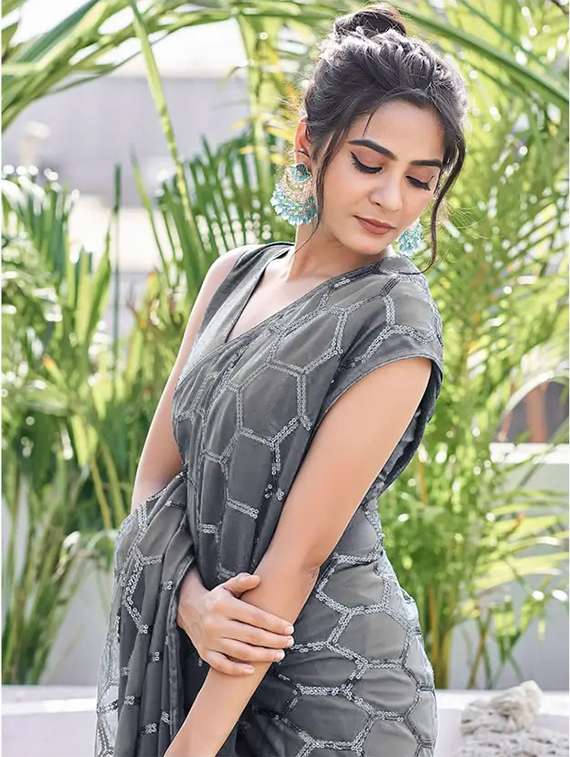 Women Solid With Work Embellished Saree With Blouse - 22738572 -  Standard Image - 1