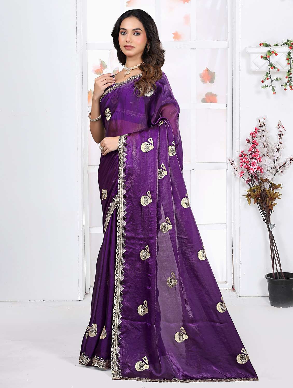 Women Solid With Work Embroidered Saree With Blouse - 22738606 -  Standard Image - 1