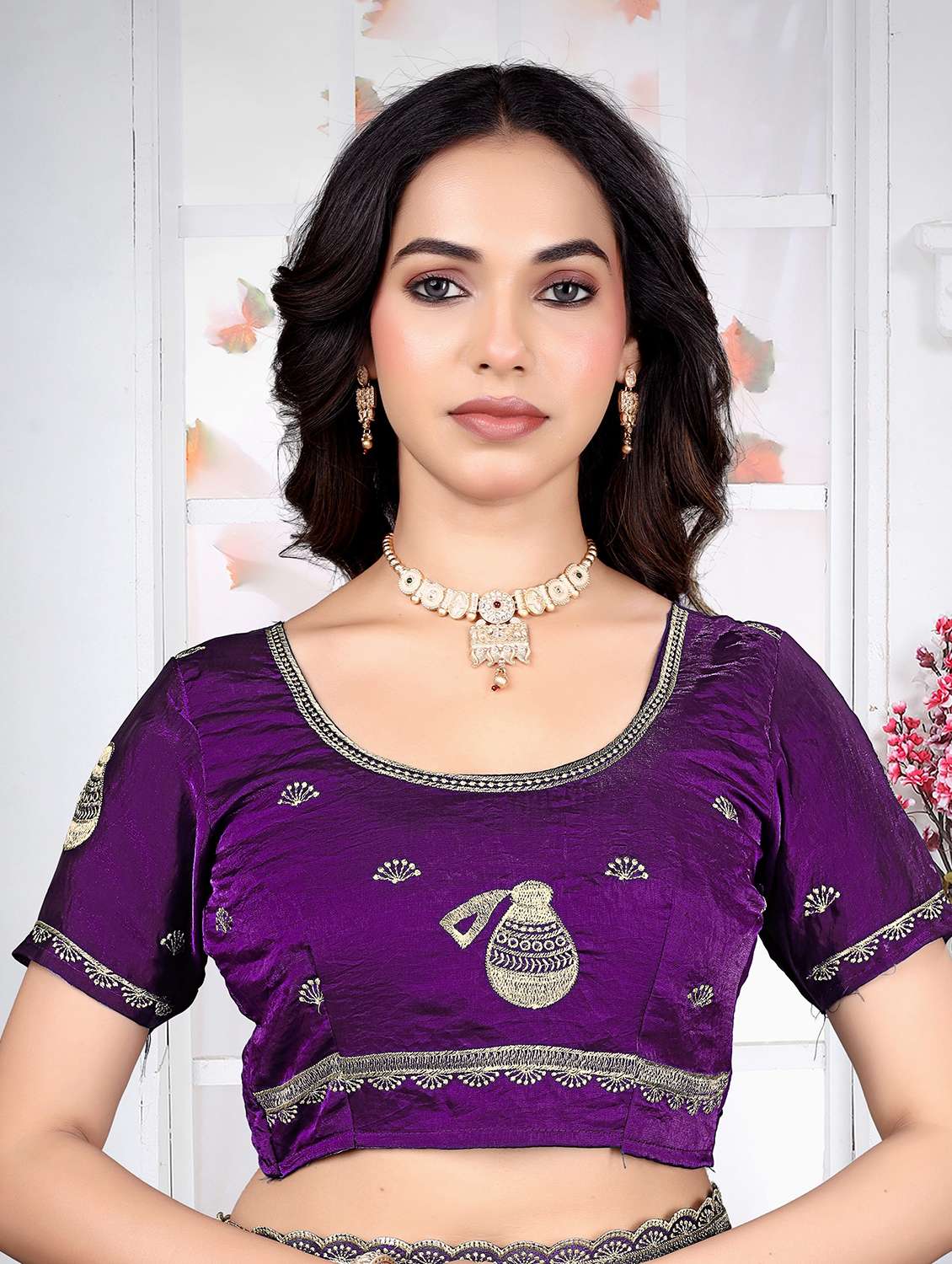 Women Solid With Work Embroidered Saree With Blouse - 22738606 -  Standard Image - 4