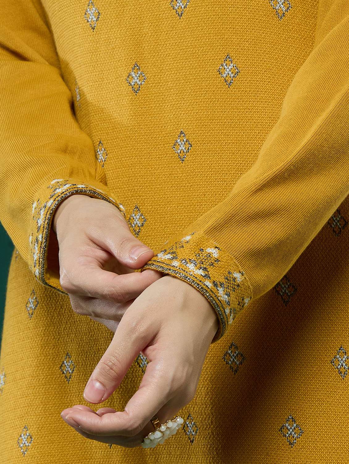Women Self Design Long Sleeves Straight Kurta - 22740234 -  Standard Image - 4