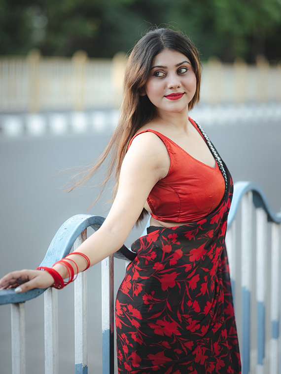 Women Printed Casual Wear Saree With Blouse - 22743493 -  Standard Image - 1
