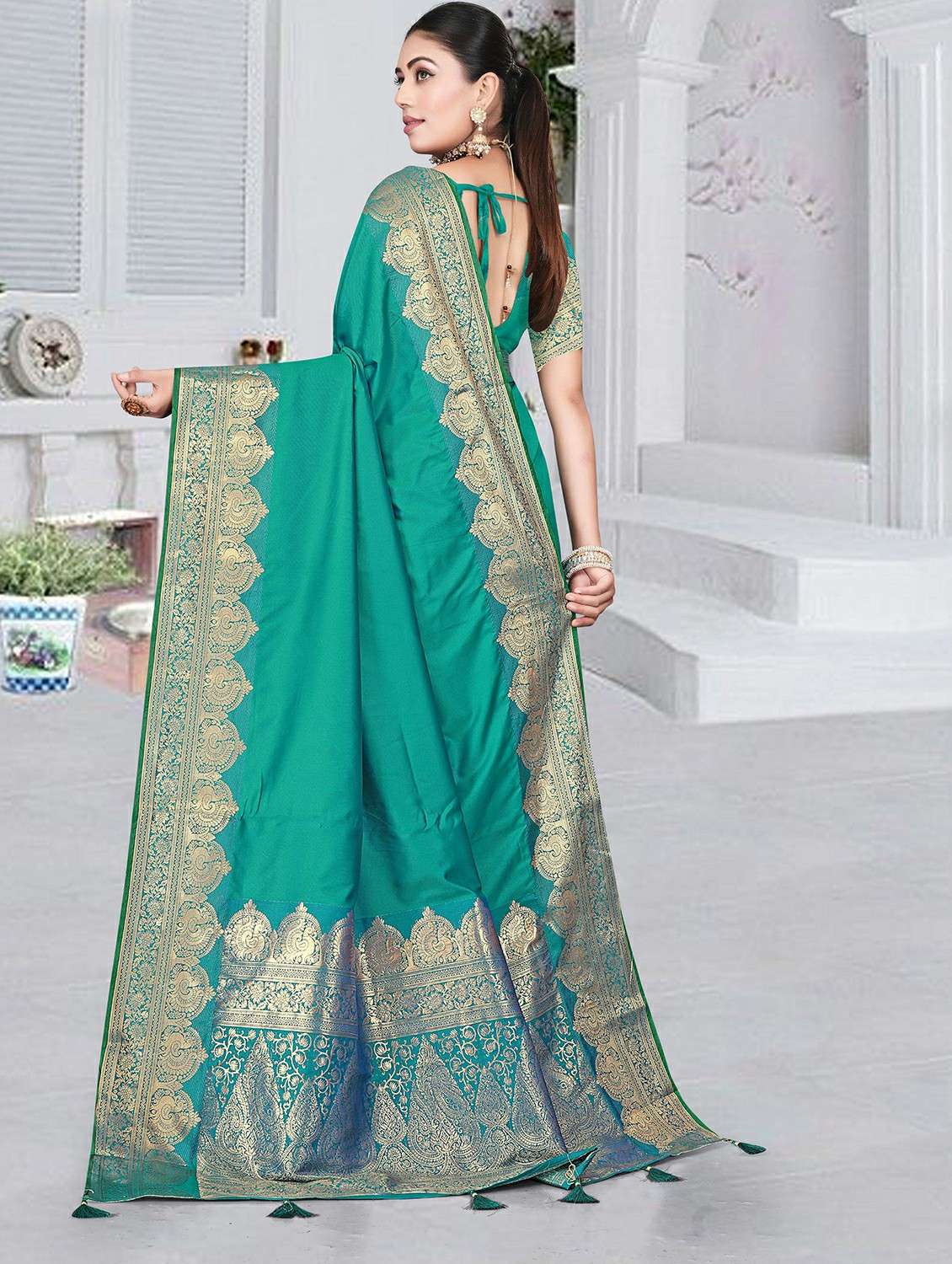 Women Solid With Bordered Saree With Blouse - 22745628 -  Standard Image - 4