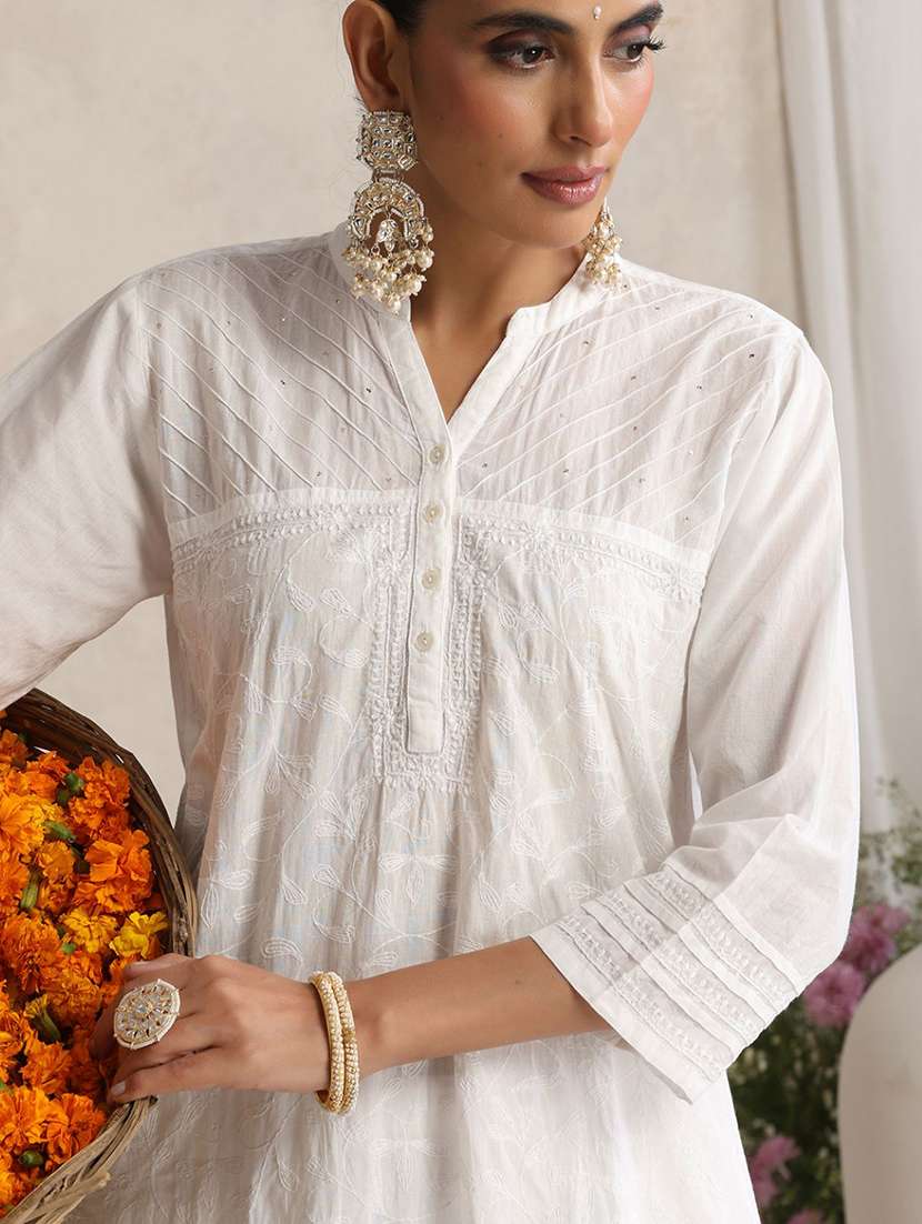 Women Embroidered Three Quarter Sleeves Straight Kurta - 22755545 -  Standard Image - 1