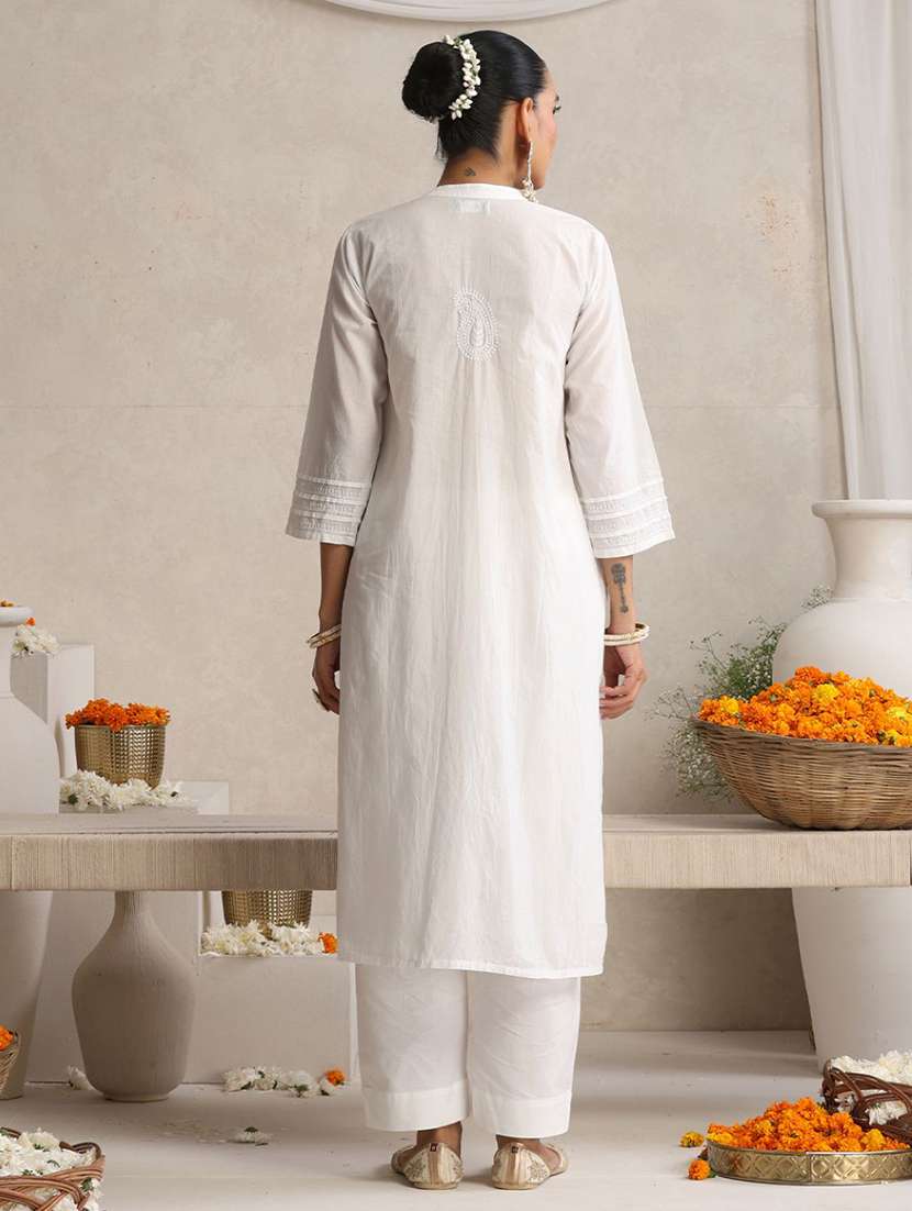 Women Embroidered Three Quarter Sleeves Straight Kurta - 22755545 -  Standard Image - 4