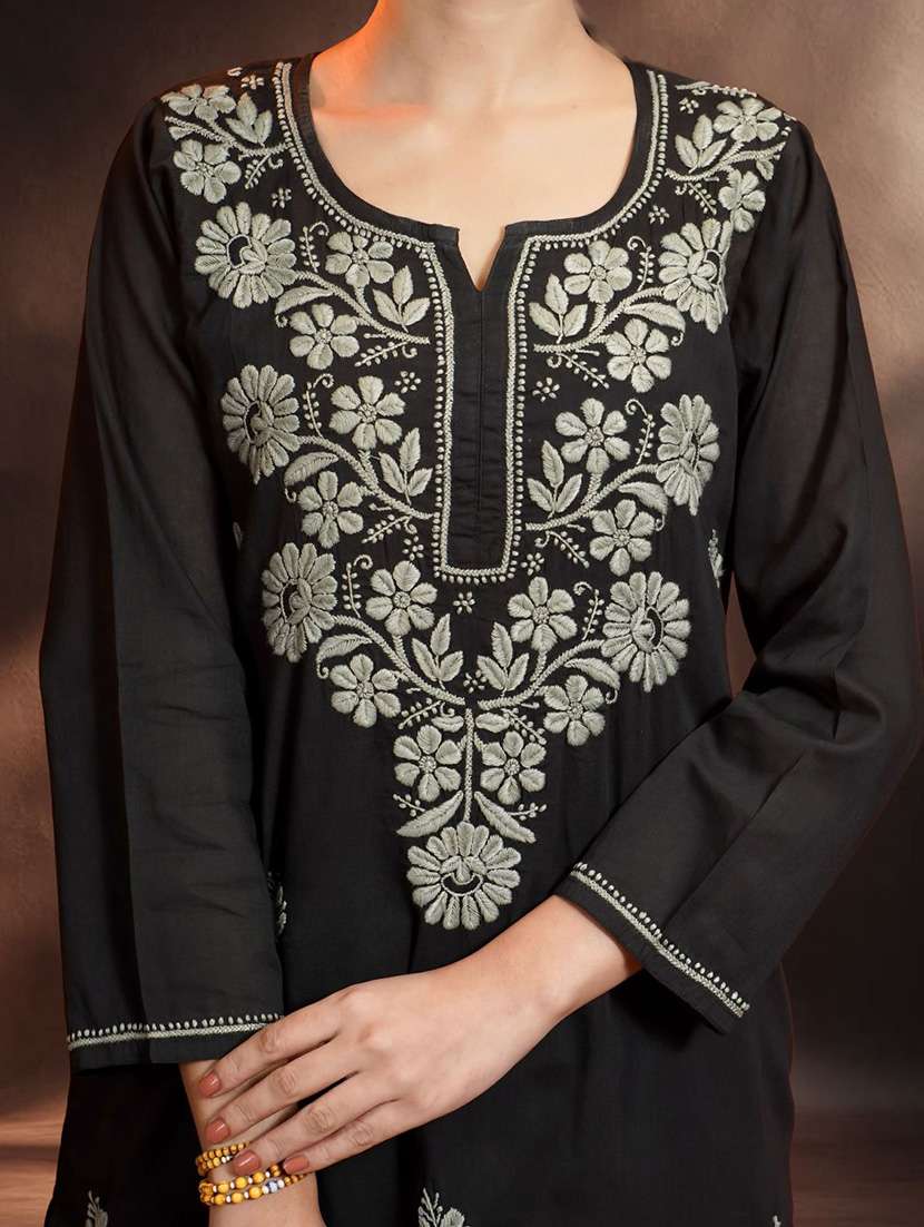 Women Embroidered Three Quarter Sleeves Kurta Pant Set - 22756222 -  Standard Image - 1