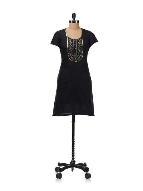 Black Kurta With Sequins And Embroidery On The Neck Panel - Aurelia