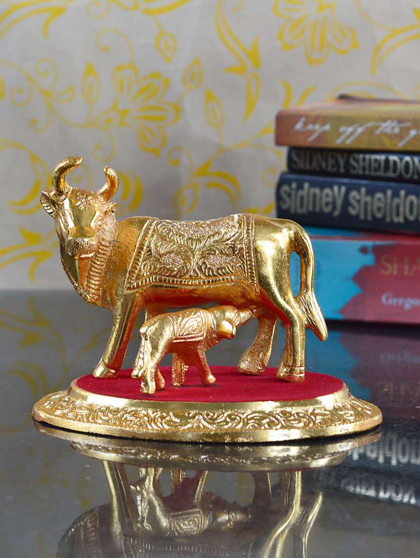 golden metal cow showpiece